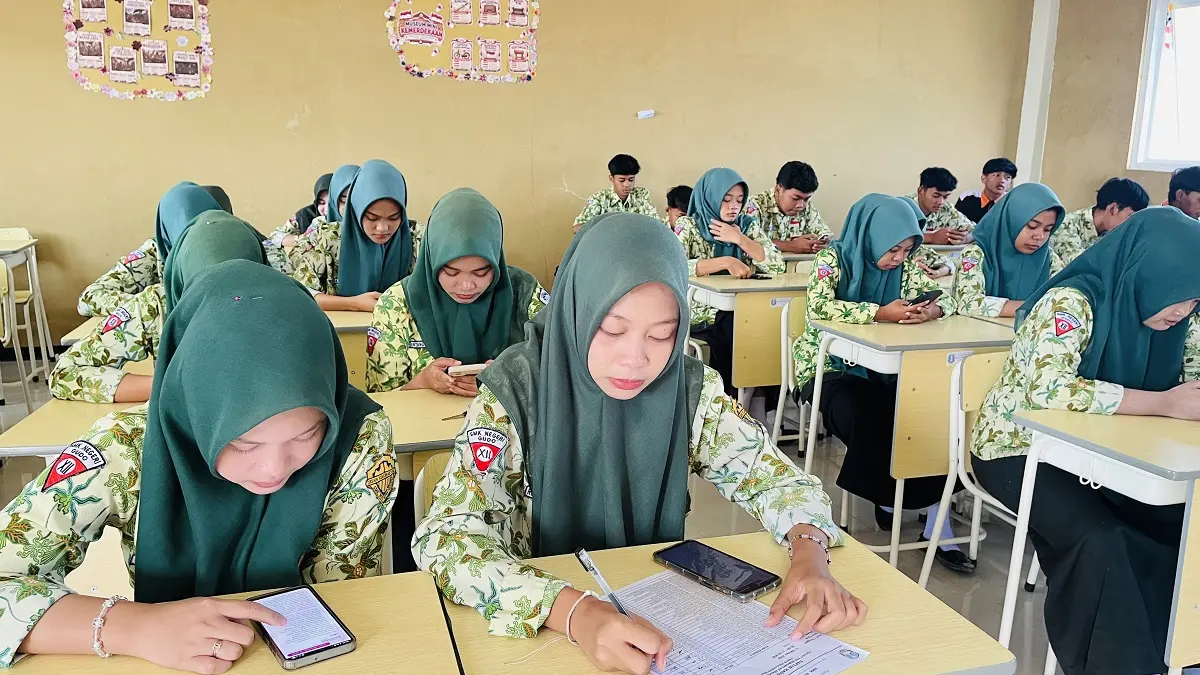 CERDAS: Siswa SMKN Gudo mengikuti tryout TKA, Kamis (1/10).