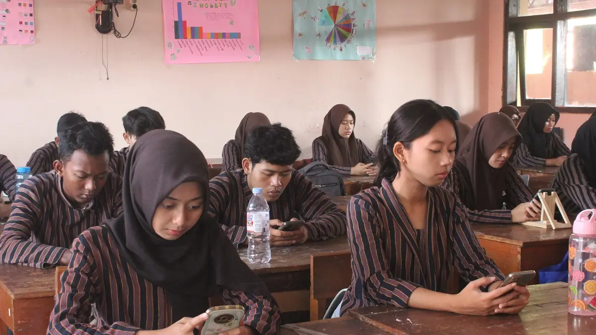 SERIUS: Siswa SMAN Mojoagung mengerjakan TKA di kelas, Kamis (1/10).
