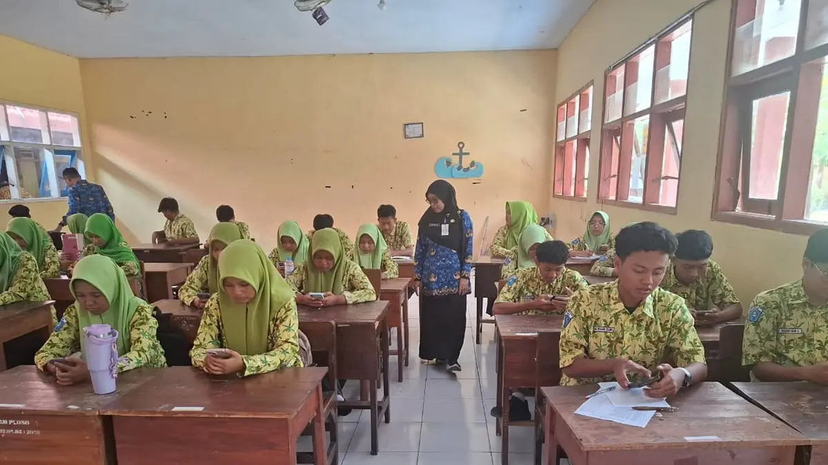 SUKSES: Siswa SMAN Ploso mengikuti tryout TKA yang digelar Jawa Pos Radar Jombang bersama AKSI, Kamis (1/10).