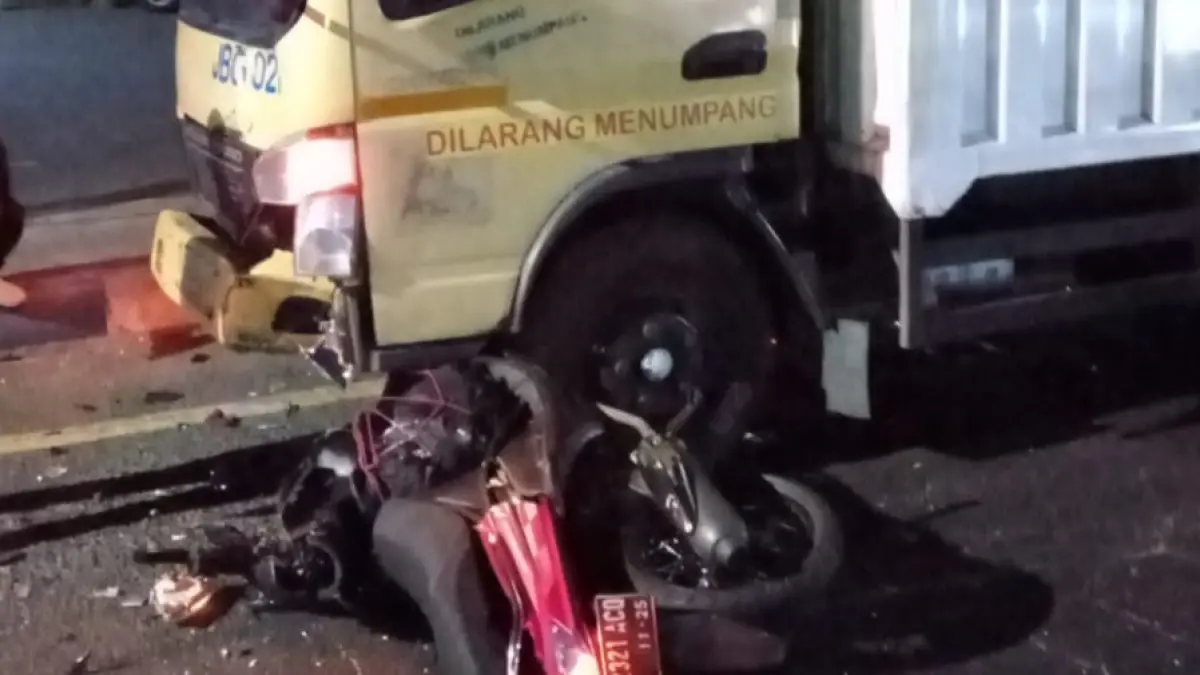 Kecelakaan maut terjadi di Jalur Arteri Nasional Basuki Rahmad, Desa Jombatan, Kecamatan Jombang, Minggu (4/10) dini hari.