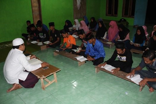 ilustrasi guru TPQ