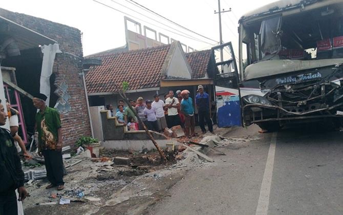ini-akibatnya-kalau-sopir-bus-ngantuk