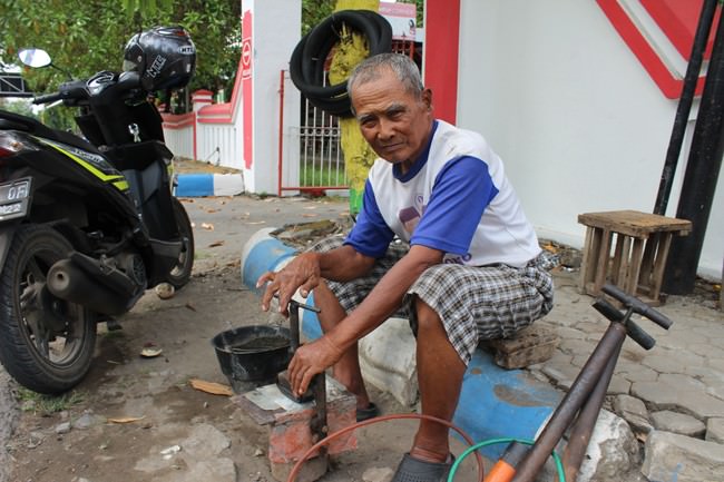 nasib-paelan-veteran-pembela-kini-jadi-tukang-tambal-ban