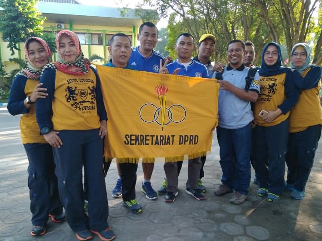 wowkhusus-senam-aerobic-dan-balap-karung-sekretariat-dprd-jombang-juara
