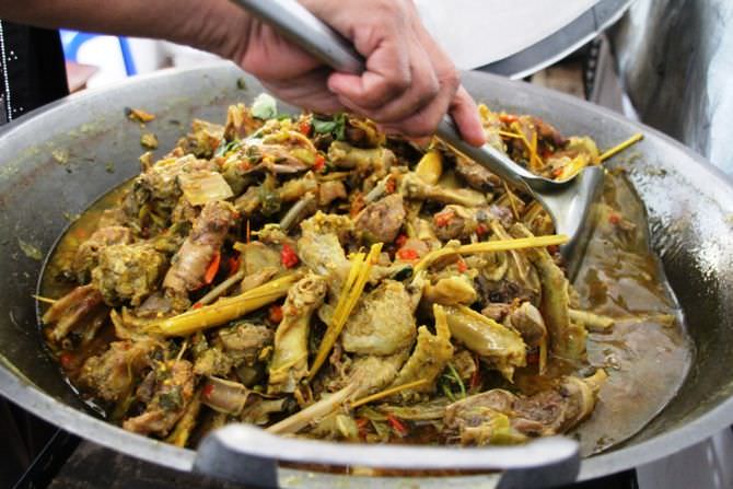 Mencoba Nikmatnya Rica Rica Mentok Khas Bu Suhar Bareng
