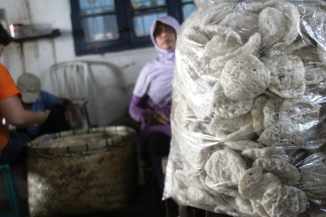 Tepung Tapioka Mahal, Harga Kerupuk di Jombang Naik