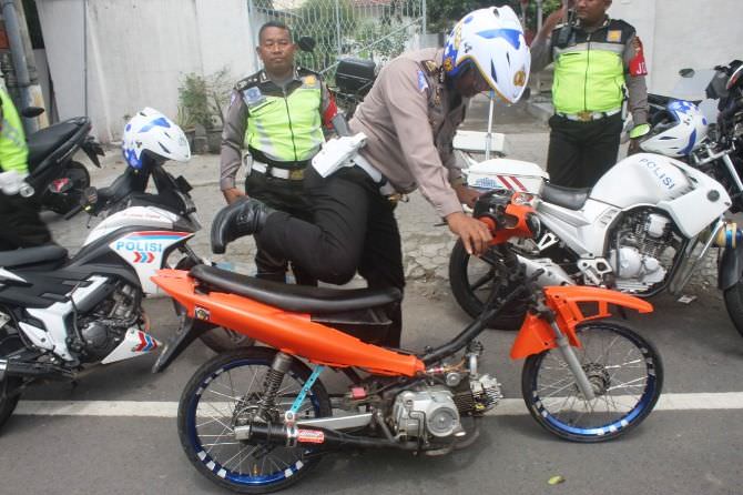 Diwarnai Aksi Kejar-Kejaran, Petugas Amankan 18 Motor Berknalpot Brong