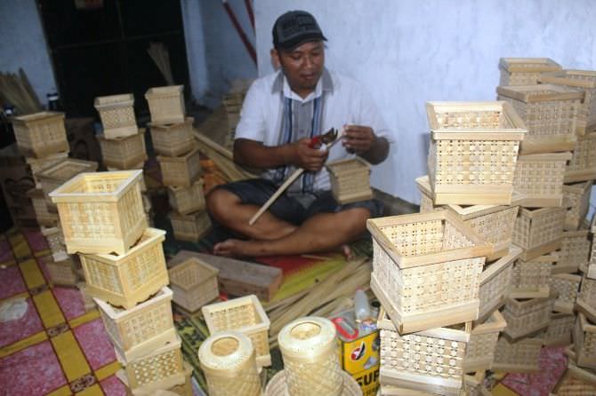 Geliat Usaha Kerajinan Anyaman Bambu di Dusun Patuk Mojowarno
