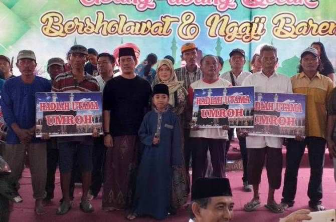 Ahmad Rifai Pengacara Kondang Bersama Istri Hibur Ribuan Abang Becak