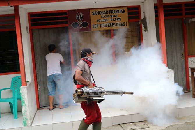 Antisipasi Penyebaran Nyamuk Aedes Aegypti, Warga Urunan untuk Fogging