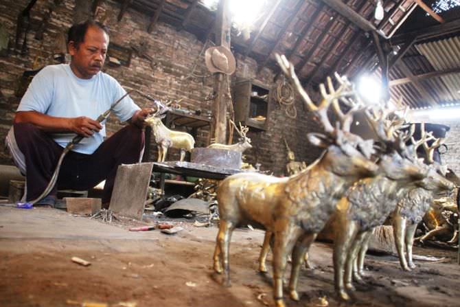 Cor Kuningan Mojotrisno; Usaha Turun Temurun Sejak 1980
