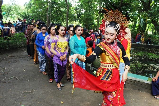Kumkum di Sendang Made; Tradisi Para Sinden Sejak Zaman Airlangga