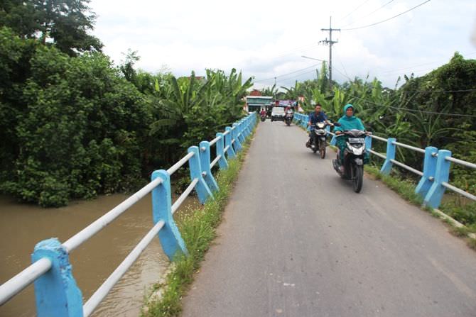 Sempit dan Harus Antre, Jembatan Bongkot Peterongan Dikeluhkan Warga