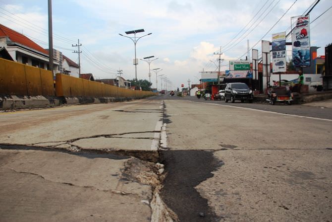 Baru Dua Bulan, Proyek Jalan Kementerian PUPR Rp 46 Miliar Sudah Rusak
