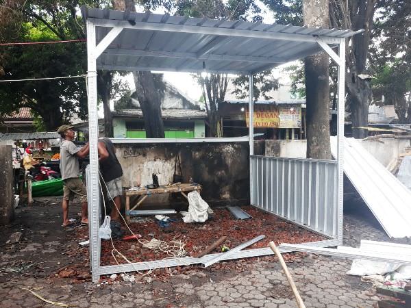 Bangun Kios Pakai Biaya Mandiri, Pedagang Pasar Legi Berharap Bantuan