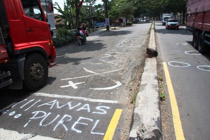 Kerusakan Semakin Parah, Jalan Nasional Trans Jawa Ditandai Cat Pilok