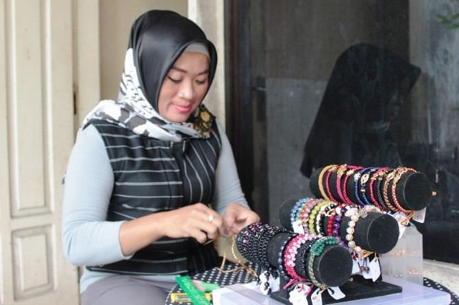 Kreatifitas Mardiyah Solekati dalam Tali-Temali untuk Beragam Asesoris