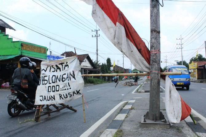 Rusak Parah dan Belum Ditangani, Jalan Nasional jadi ‘Jeglongan Sewu’