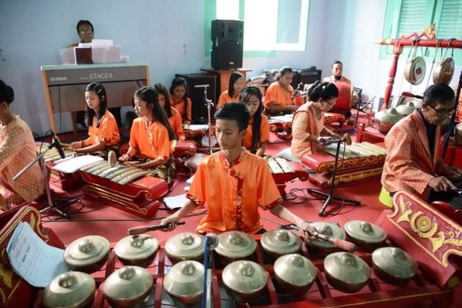 Misa Natal di GKJW Mojowarno, Jemaat Pakai Kebaya dan Musik Gamelan