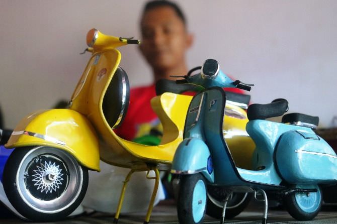 Tangan Kreatif Fatkhurrohan Ubah Sampah Kaleng Jadi Minatur Kendaraan