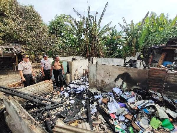 Ditinggal Kerja, Rumah Warga Desa Grogol Diwek Ludes Terbakar