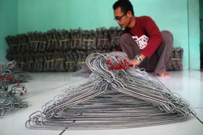 Hanger Produksi Warga Plosokendal Tembus Pasar Luar Jombang