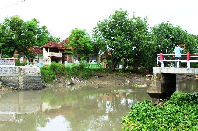 Jembatan di Sungai Marmoyo Putus, Aktivitas Warga Dua Desa Terganggu