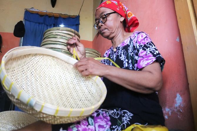 Dusun Tulungrejo di Segodorejo Sumobito, Kampung Anyaman Kaluh Bambu
