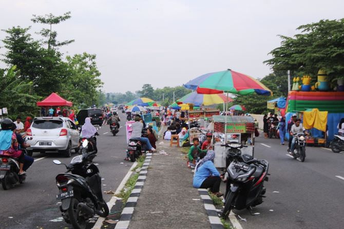 Jadi Arena CFD, Arus Lalu Lintas di Ringroad Mojoagung Terganggu