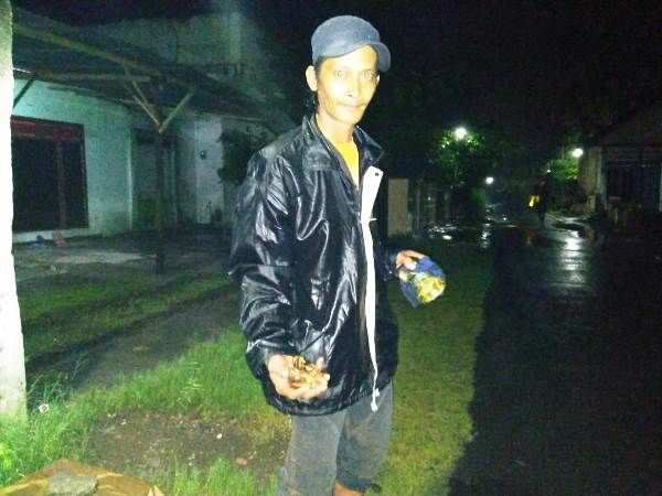 Nasib Pemburu Bekicot di Musim Hujan, Sehari Bisa Dapat 30 Kilogram