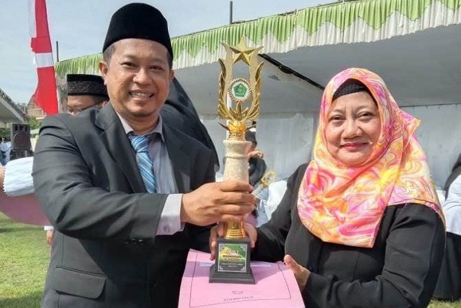 Lebih dekat dengan Kepala MAN 1 Jombang Erma Rahmawati