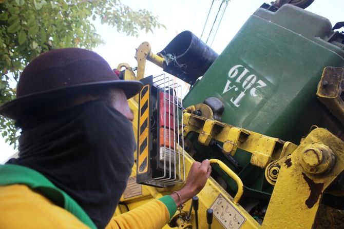 Masker Sudah Tiba, Pasukan Kuning Jombang Justru Masih Pakai Buff
