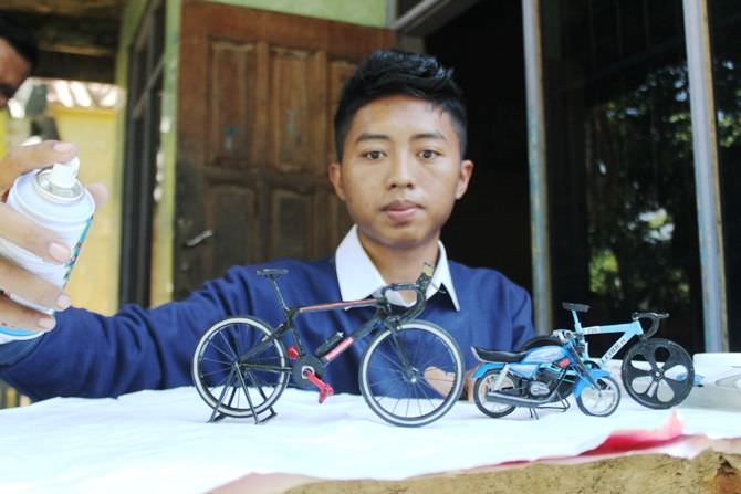 Olah Limbah Jadi Miniatur Sepeda; Awalnya Iseng, Kini Usaha Andalan