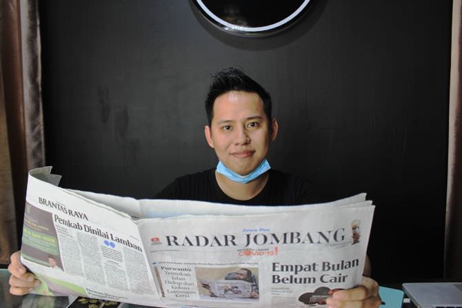 Sandy Dolorosa Hartono, 27 meneruskan langganan ayahnya Heri Hartono s