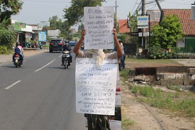 Pembagian Bansos Covid-19 di Desa Bandung Diwarnai Protes Warga