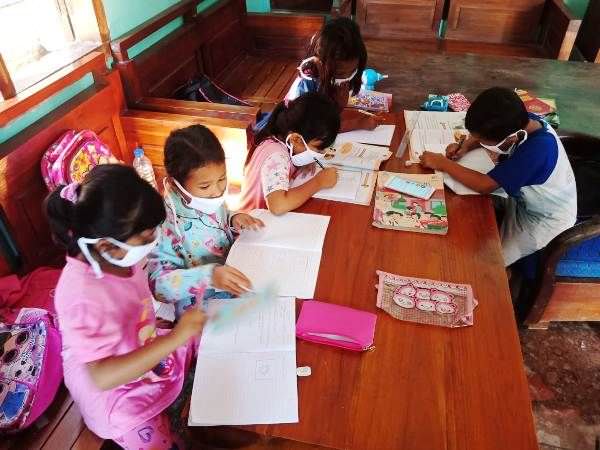 Sinyal Seluler Tak Ada, Murid SDN Marmoyo Kabuh Pilih Belajar Kelompok