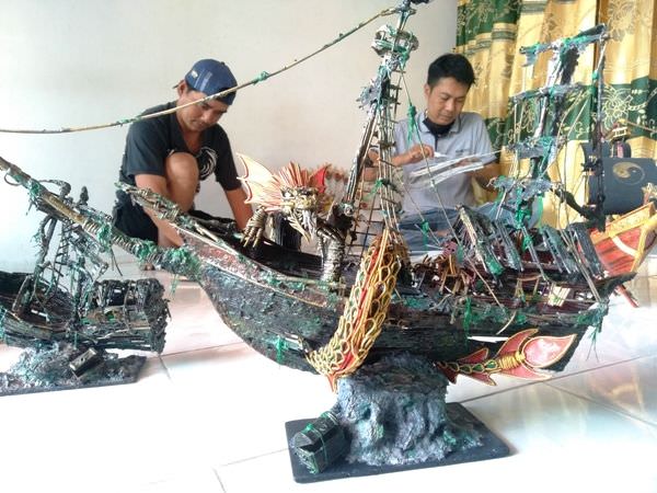 Terinspirasi Film Kartun, Limbah Koran Disulap Jadi Miniatur Kapal