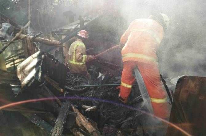 Ditinggal Masak Air, Satu Rumah di Mancilan Mojoagung Terbakar