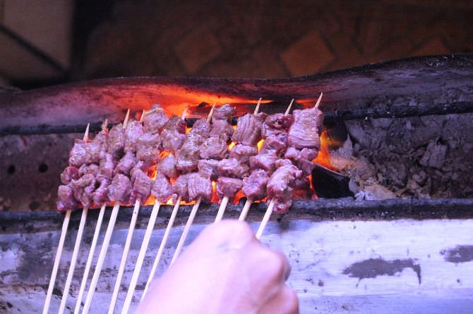 Mencicipi Lezatnya Sate Kuda yang Dipercaya Punya Khasiat Khusus
