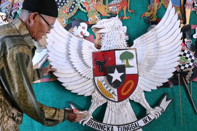 Suparto, Perajin Miniatur Garuda Pancasila Asal Kabuh