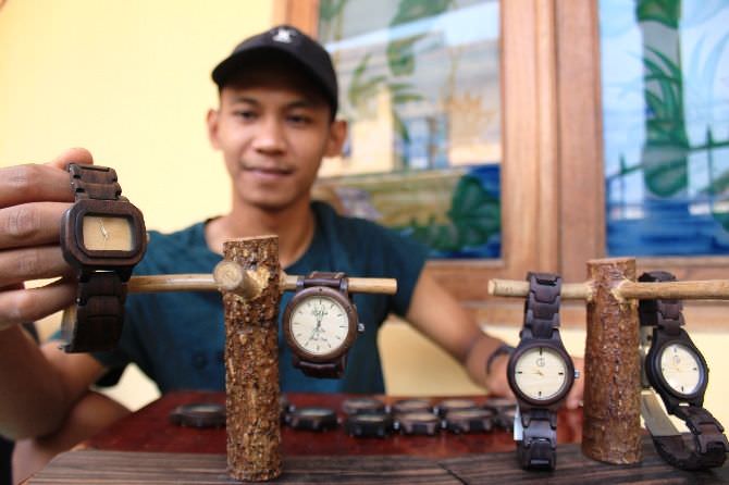 Uniknya Jam Tangan dari Limbah Kayu Sonokeling, Tembus Pasar Bali