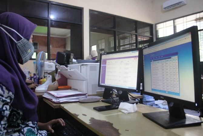 Dukung Sensus Penduduk, Dispendukcapil Jombang Serahkan Data ke BPS