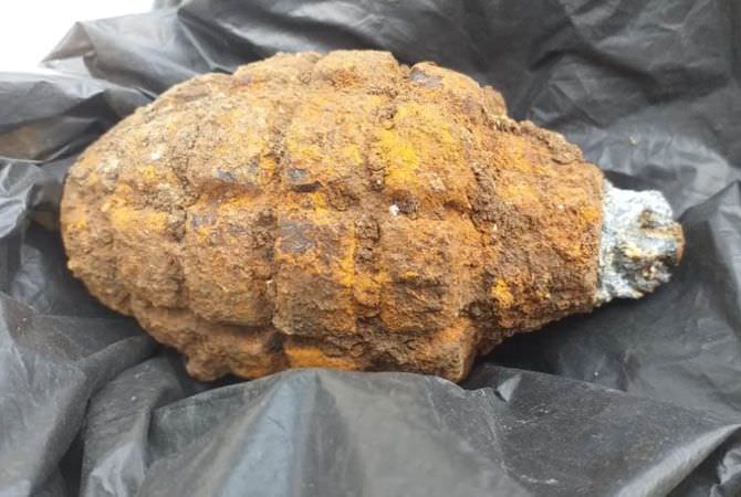 Sempat berencana akan dibawa ke Polda Jatim, granat nanas temuan warga