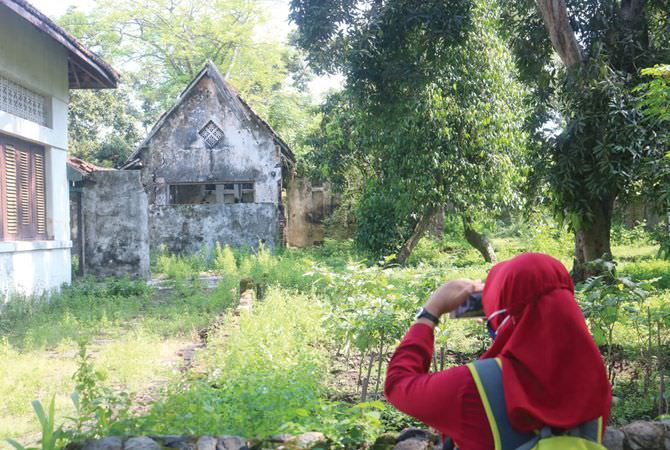 PABRIK gula ini berlokasi di utara brantas yang kini masuk Desa Rejoag