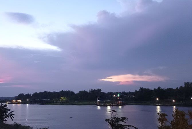 Jasa penyeberangan perahu tambang di Desa/Kecamatan Megaluh masih jadi