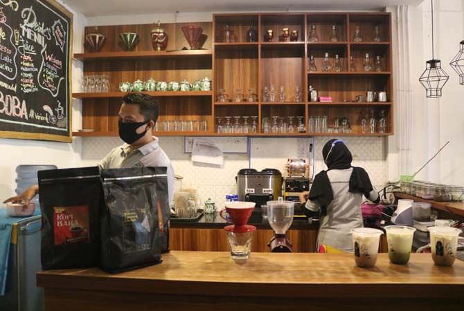 NGOPI dengan suasana santai nan asri namun tak mau jauh dari wilayah