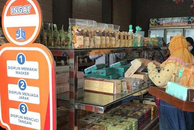 Olivia Bakery memiliki produk baru onde-onde oven. Oleh-oleh khas Mojo