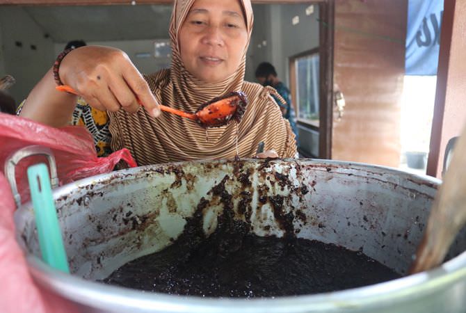 JOMBANG - Warung bubur kacang ijo klenteng, ada sejak 35 tahun lalu. T
