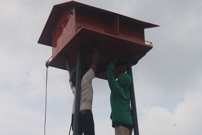 JOMBANG – Proyek konstruksi pagupon rumah burung hantu (rubuha) di Din