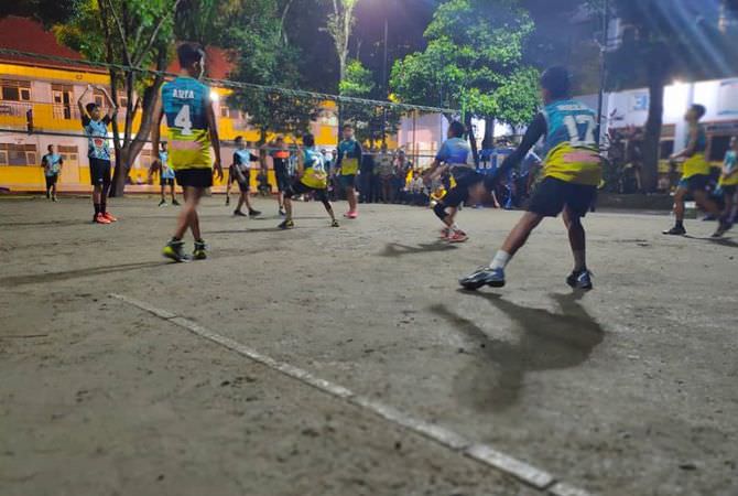 JOMBANG – Klub voli Garuda Muda Jombang (GMJ) putra terus meningkatkan